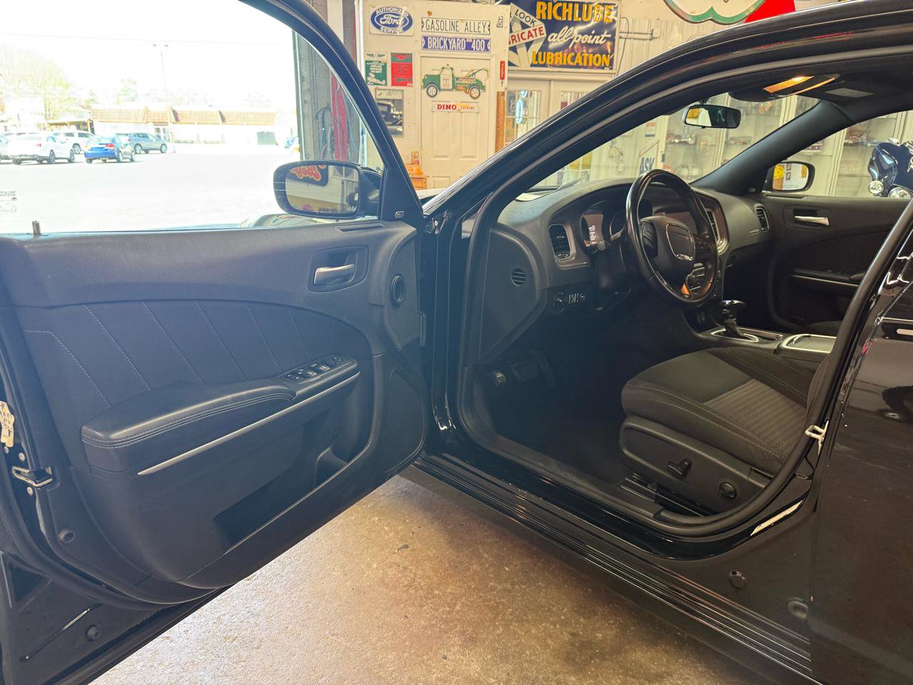 Used 2023 Dodge Charger SXT RWD image 10