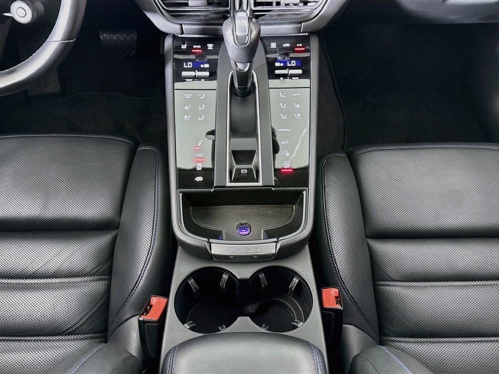 Certified 2023 Porsche Macan GTS AWD/4WD image 16