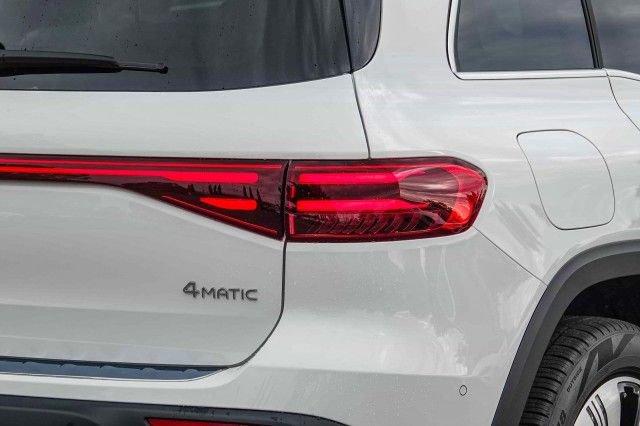 Used 2024 Mercedes-Benz EQB 300 4MATIC image 8