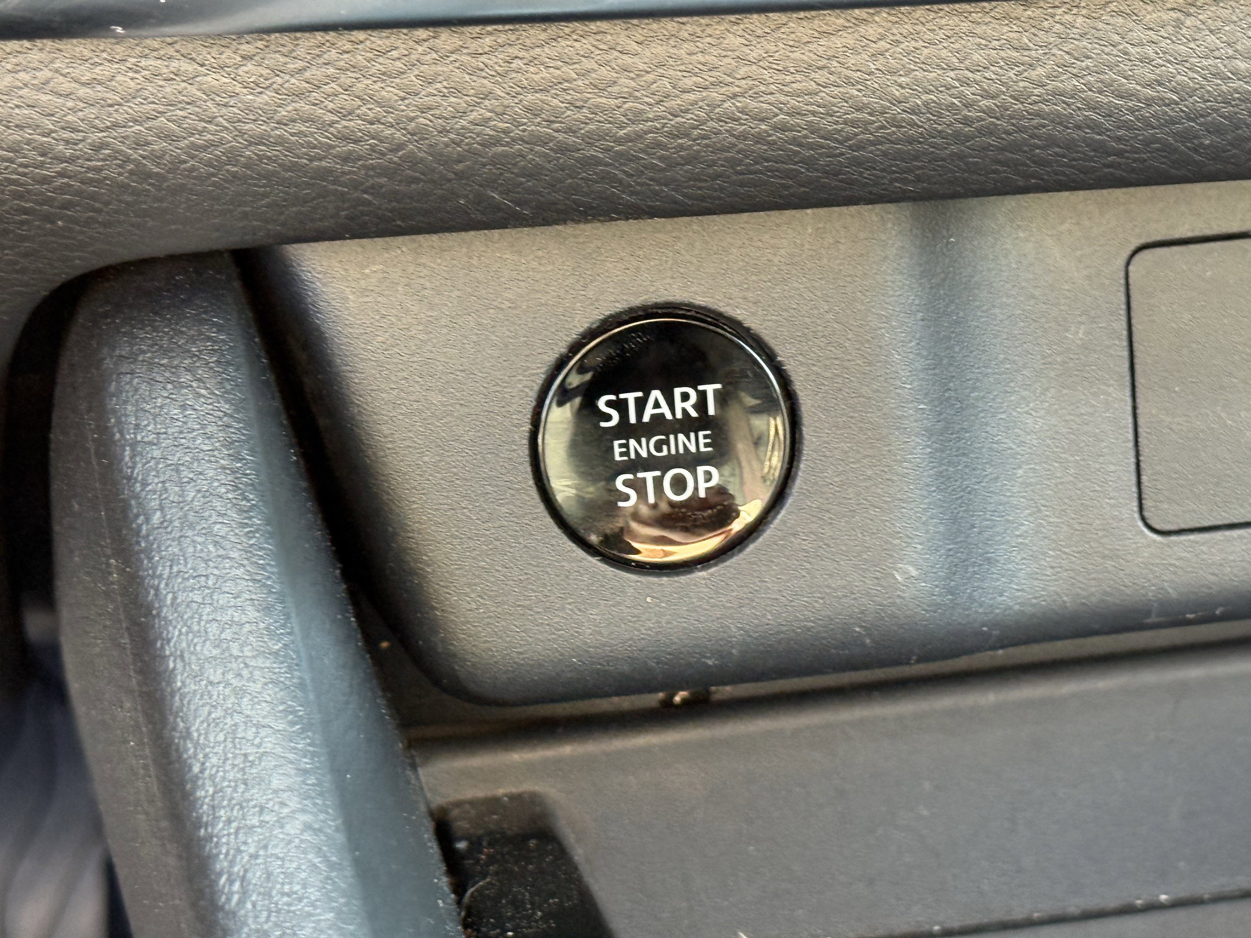 Used 2025 Nissan Rogue SV AWD/4WD image 26