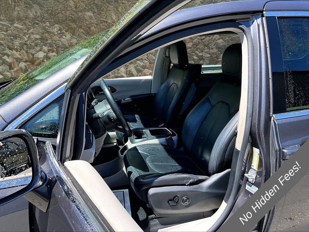 Used 2017 Chrysler Pacifica Touring-L Plus FWD image 22