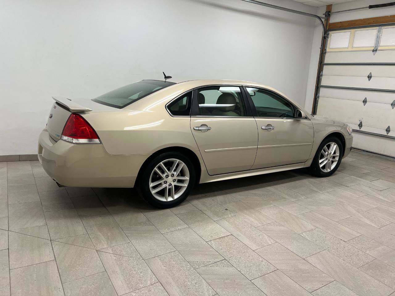 Used 2012 Chevrolet Impala LTZ FWD image 14