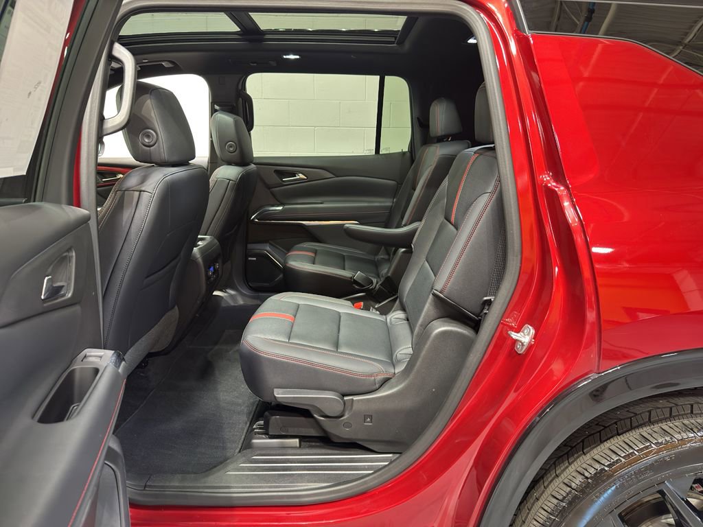 Used 2025 Chevrolet Traverse RS image 10