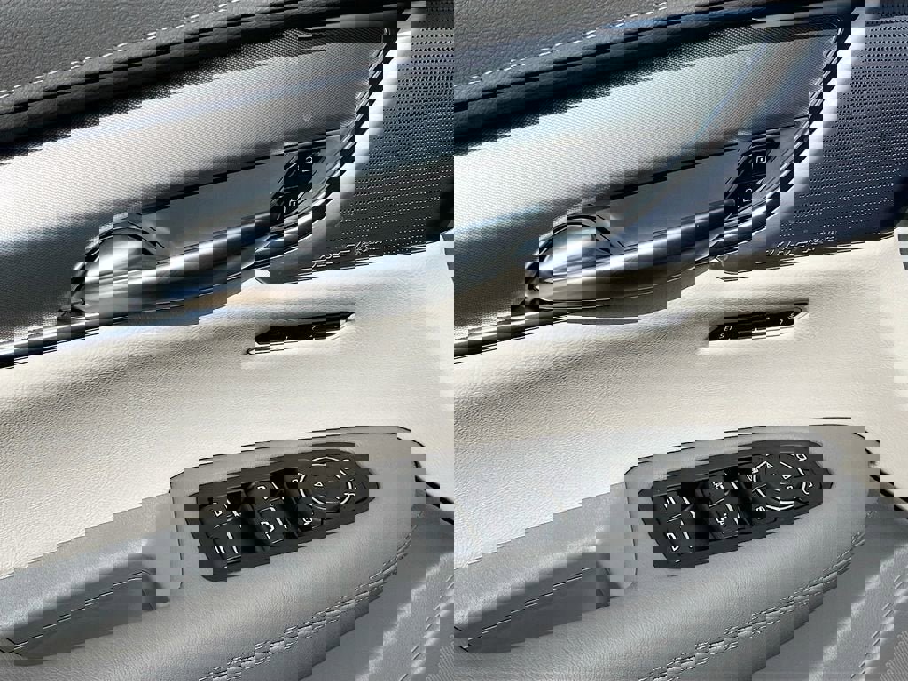 New 2026 Cadillac XT5 Premium Luxury w/ Driver Assist Package AWD/4WD image 11