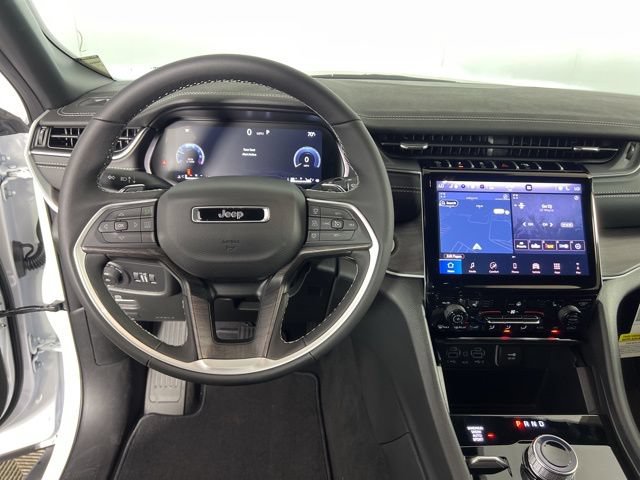 New 2025 Jeep Grand Cherokee Limited w/ Trailer Tow Package AWD/4WD image 13