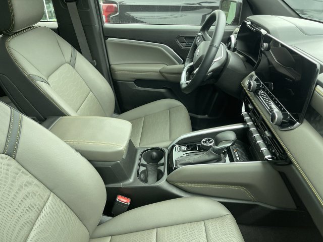 Used 2025 Chevrolet Colorado ZR2 AWD/4WD image 11