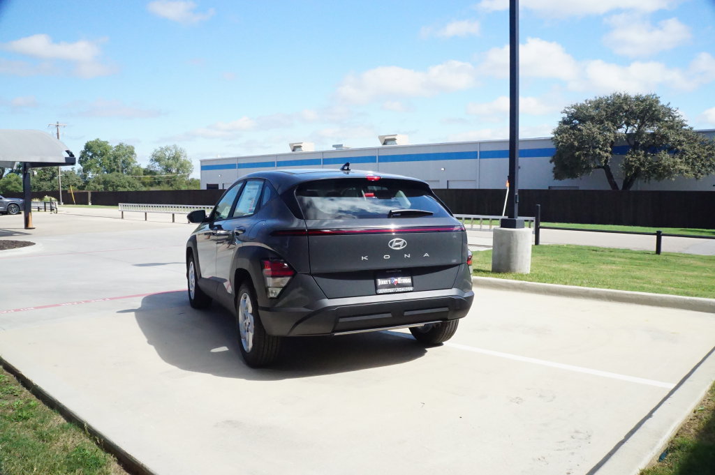 New 2027 Hyundai Kona SE FWD image 6