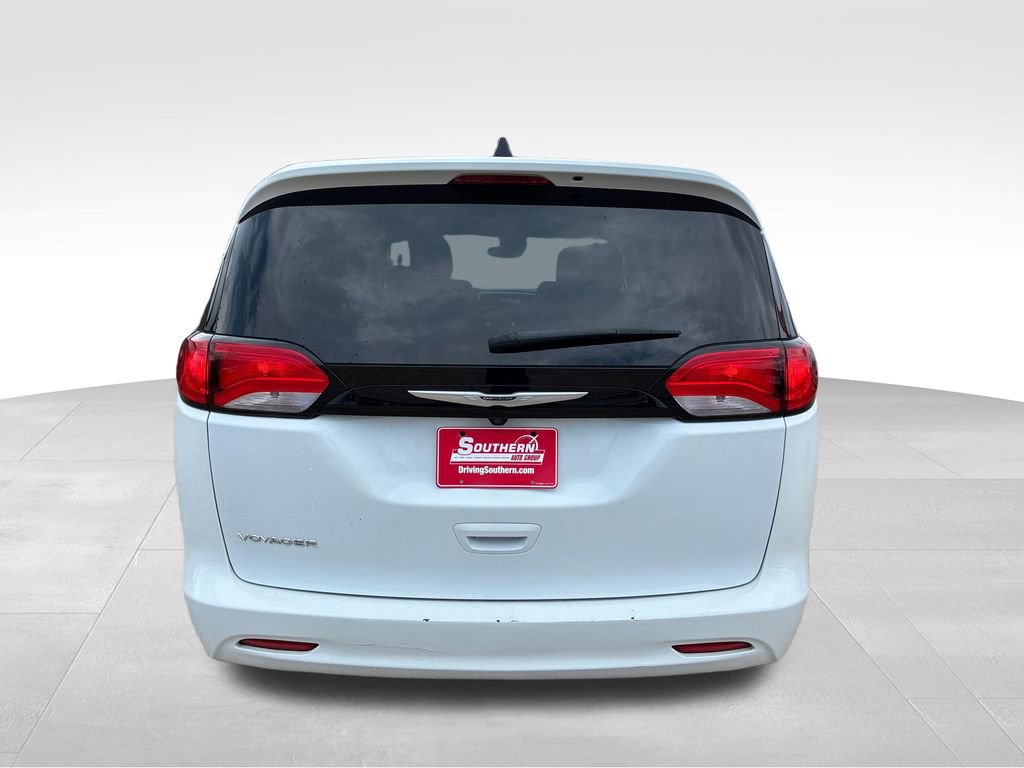 Used 2023 Chrysler Voyager LX FWD image 4
