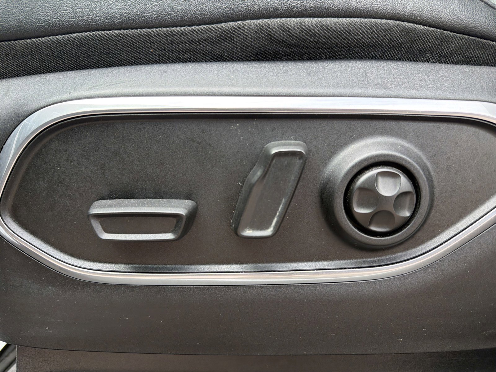 Used 2025 Jeep Wagoneer L Series III AWD/4WD image 20