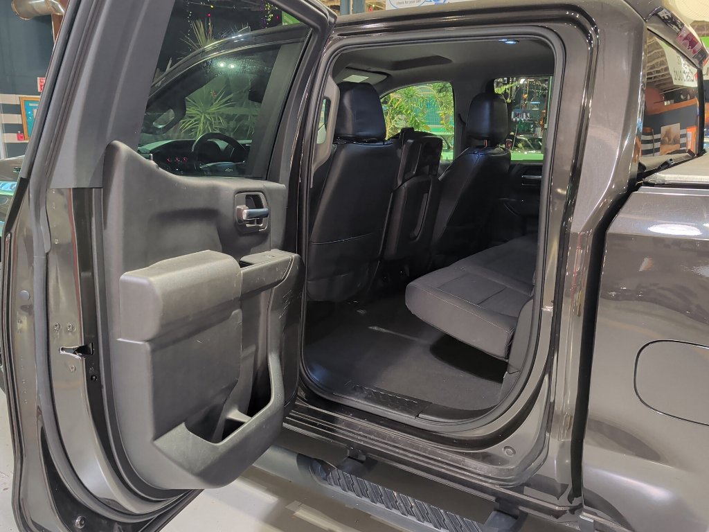 Used 2022 Chevrolet Silverado 1500 Custom w/ LPO, Blackout Package AWD/4WD image 13