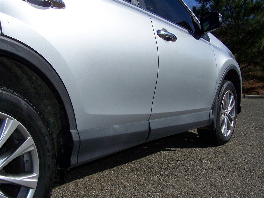 Used 2018 Toyota RAV4 Limited FWD image 36