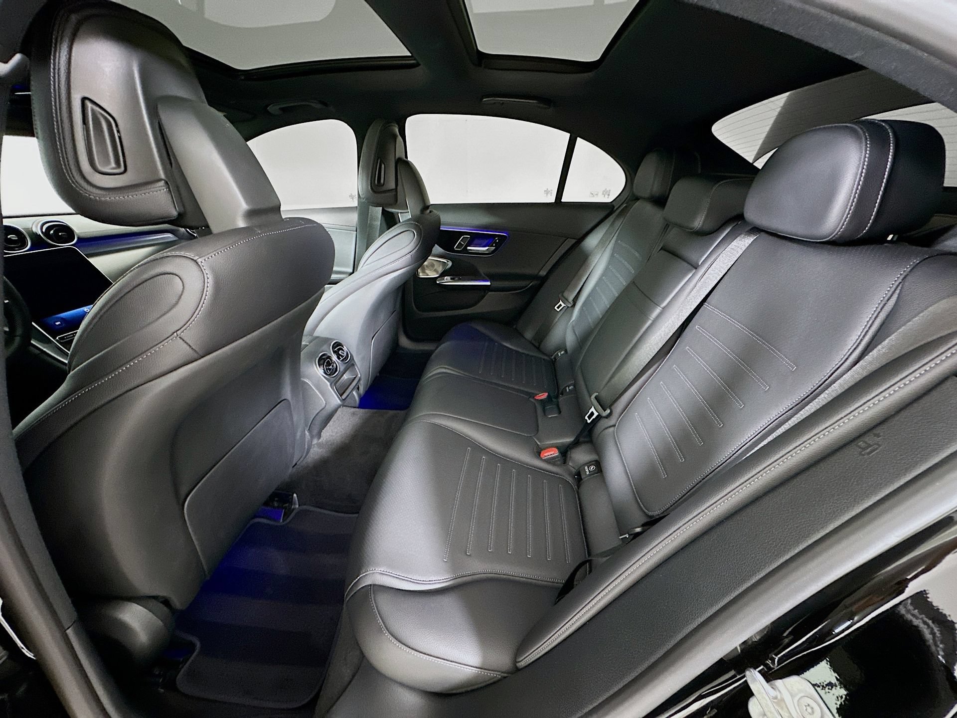 Used 2024 Mercedes-Benz C 300 Sedan image 27