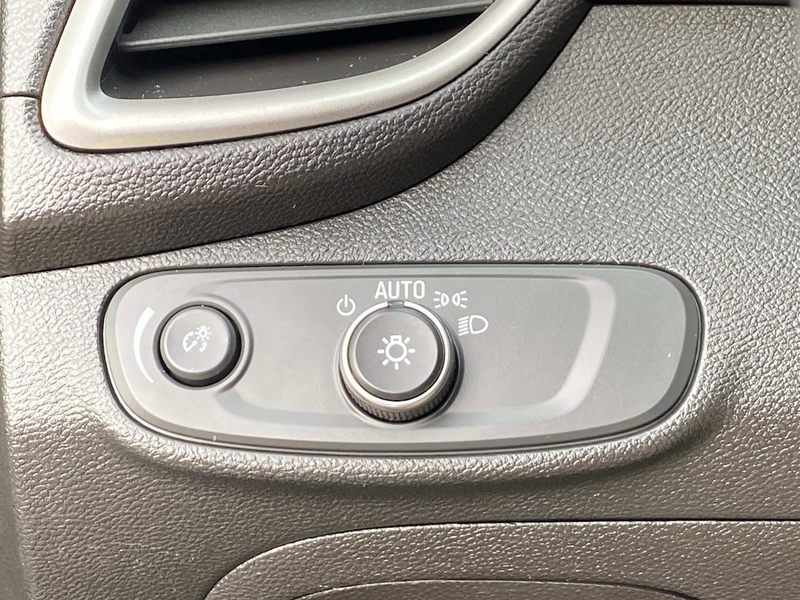 Used 2019 Chevrolet Trax LS image 18