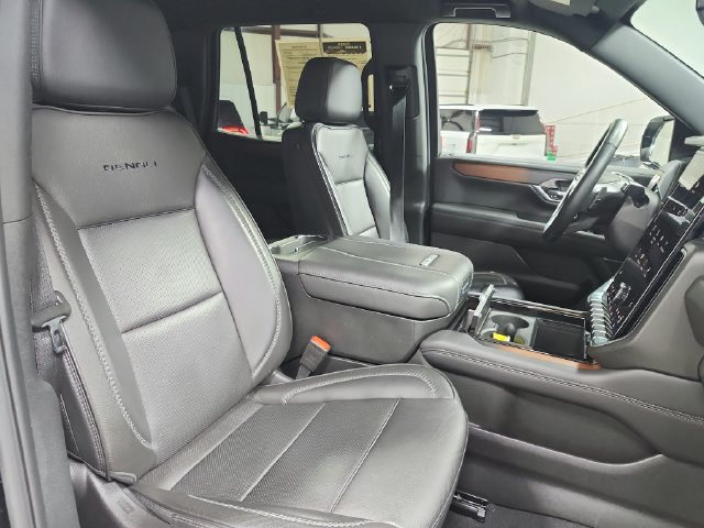 Used 2025 GMC Yukon Denali AWD/4WD image 39