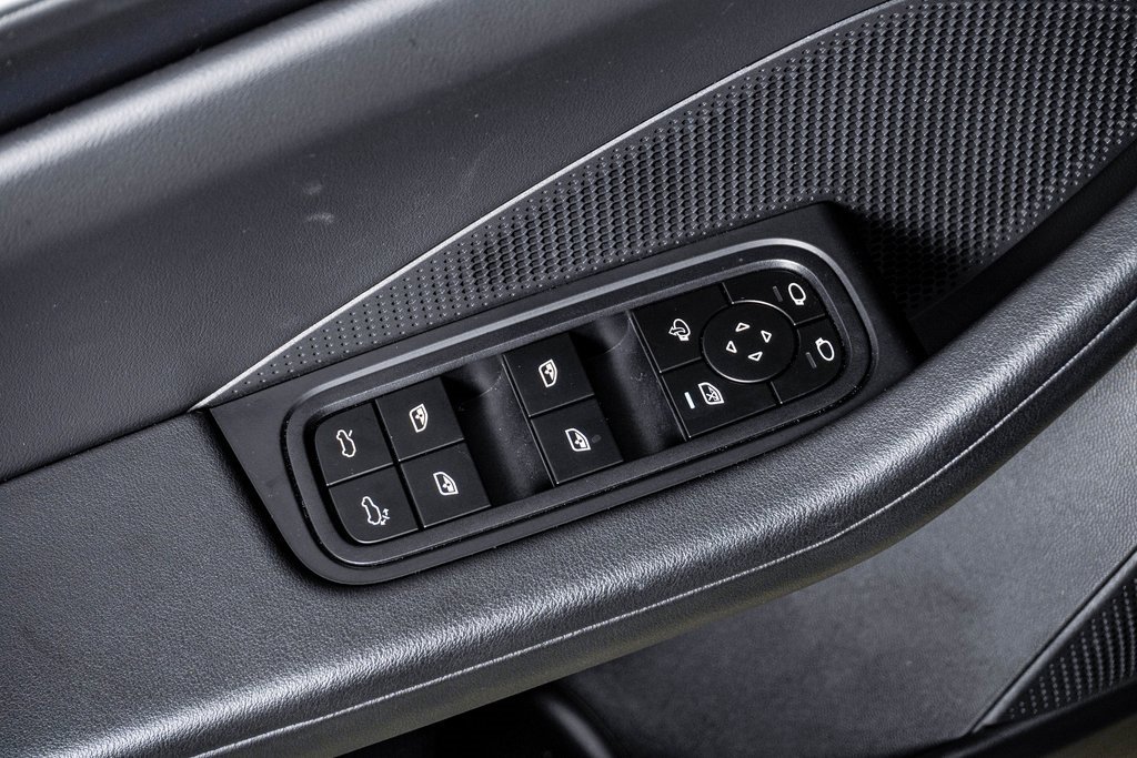 Certified 2025 Porsche Macan Electric image 26