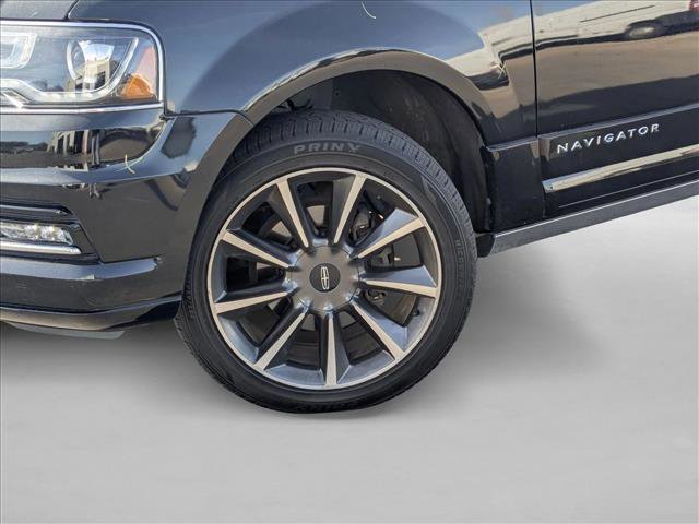 Used 2017 Lincoln Navigator Reserve image 22