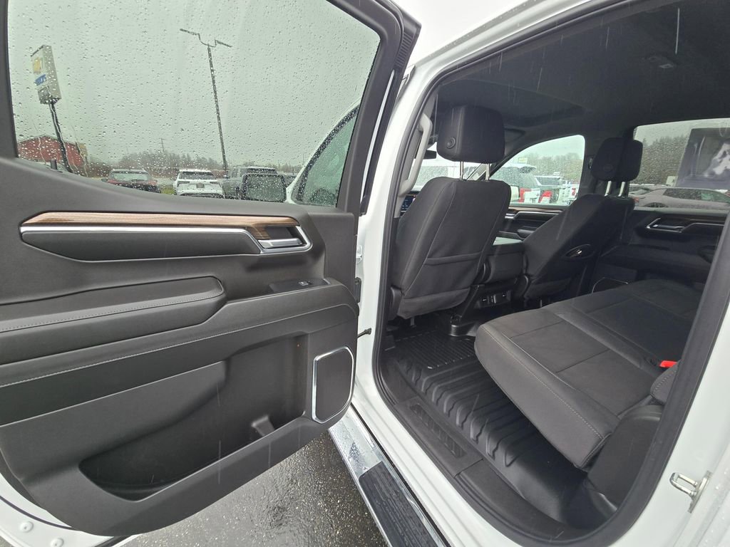 Used 2024 Chevrolet Silverado 1500 LT w/ Z71 Off-Road Package AWD/4WD image 11