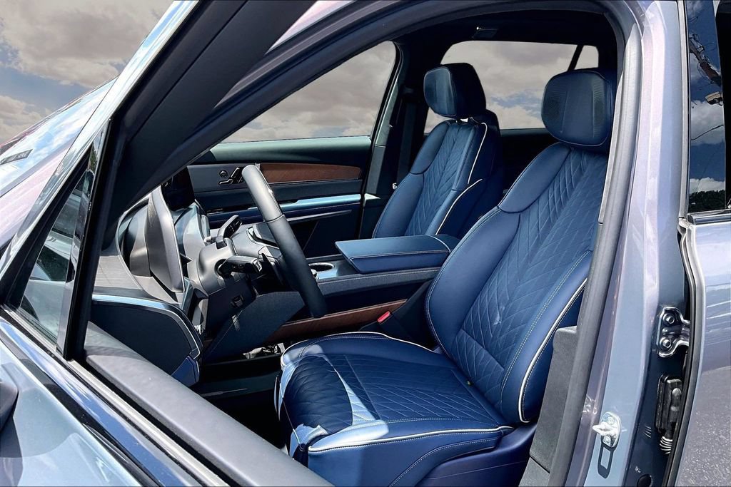 Certified 2026 Cadillac Vistiq Premium Luxury AWD/4WD image 21