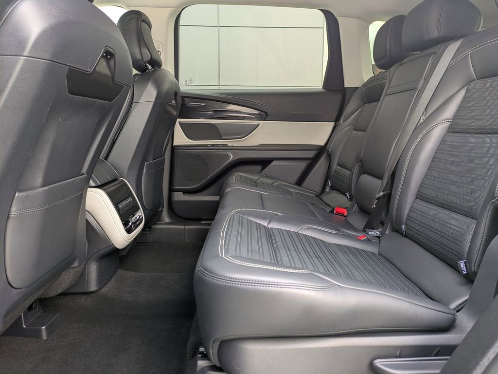 Used 2024 Lincoln Nautilus Reserve image 16