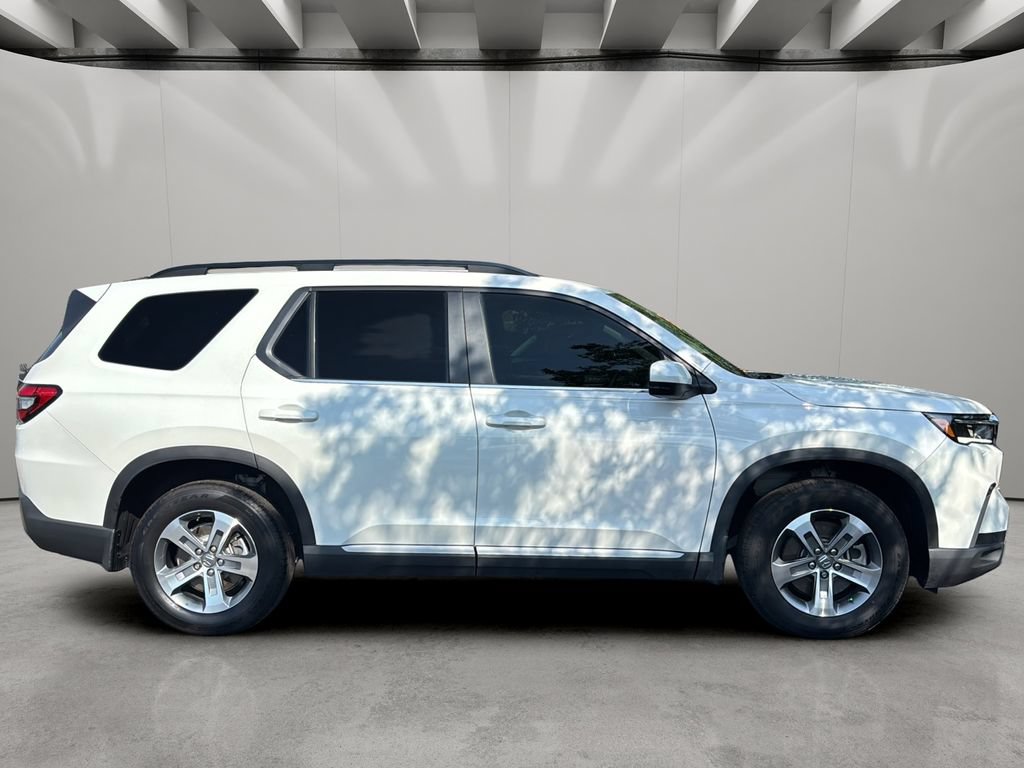 Used 2025 Honda Pilot EX-L image 6