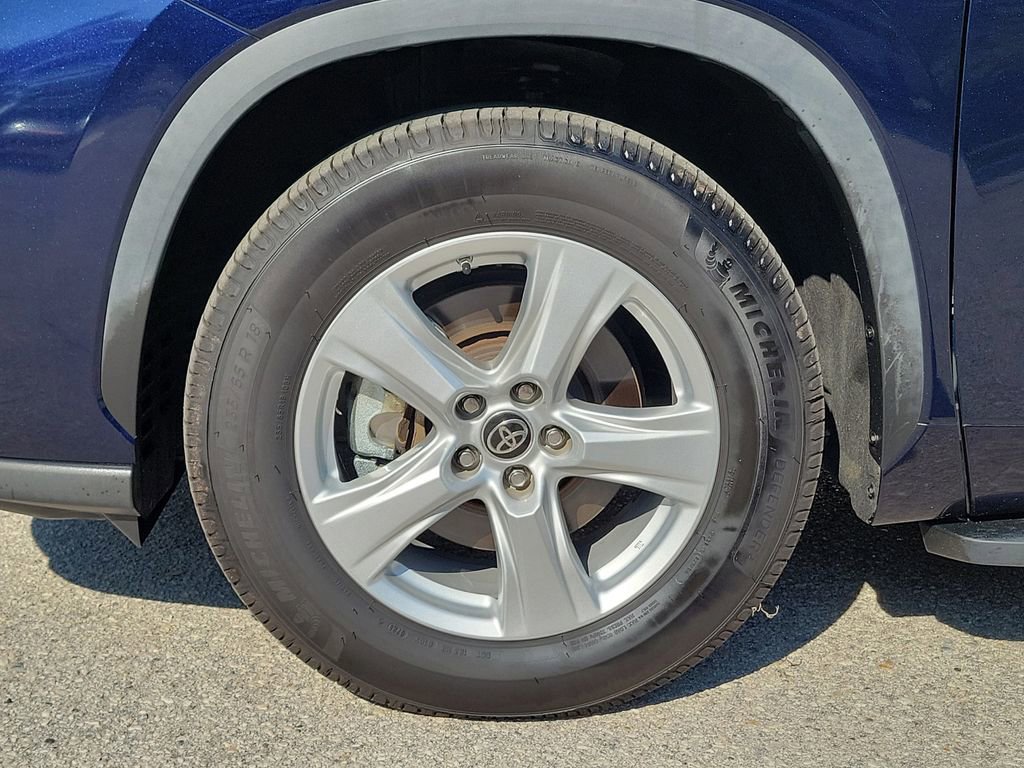 Used 2022 Toyota Highlander LE image 6