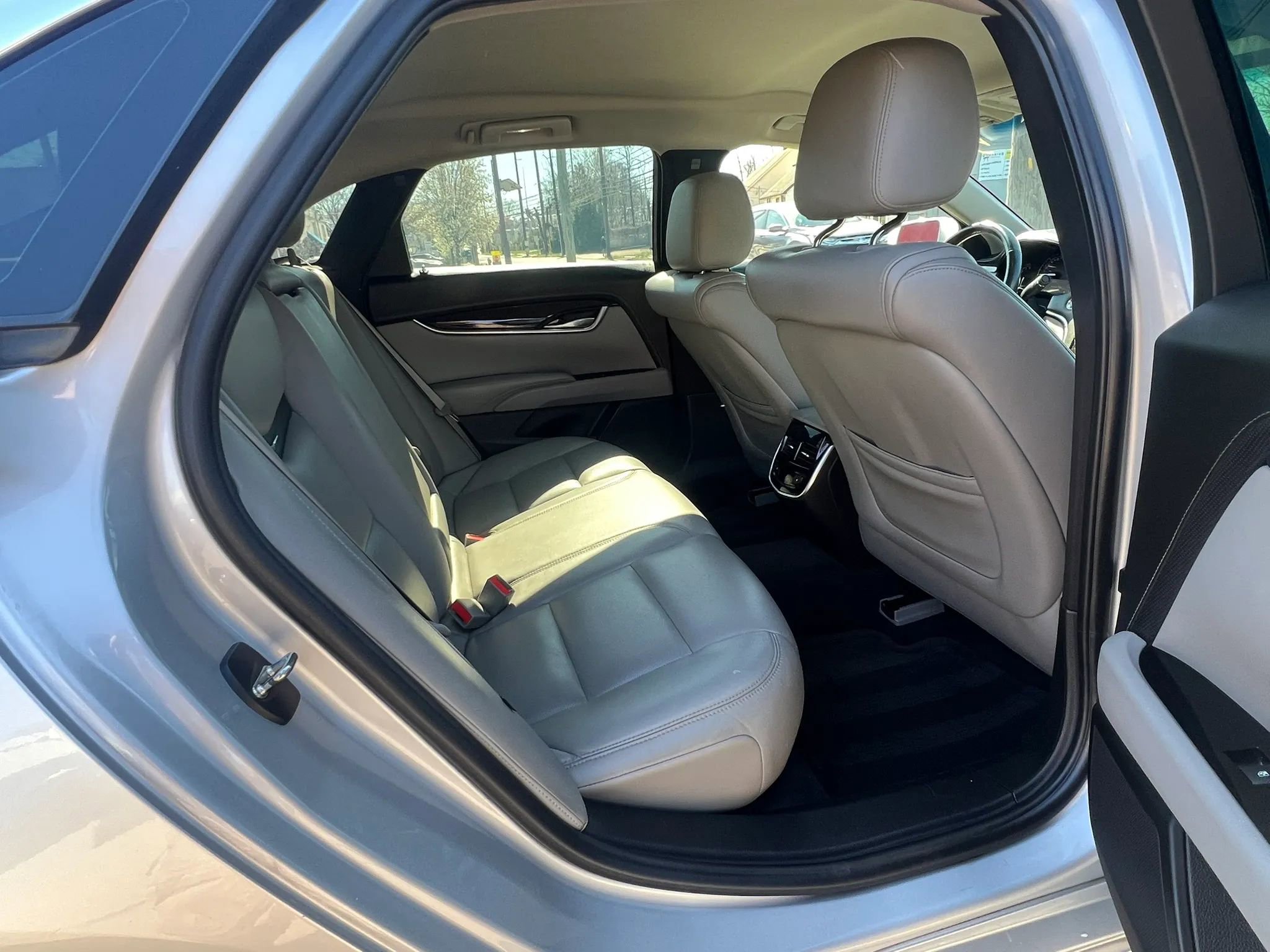 Used 2017 Cadillac XTS Luxury image 28