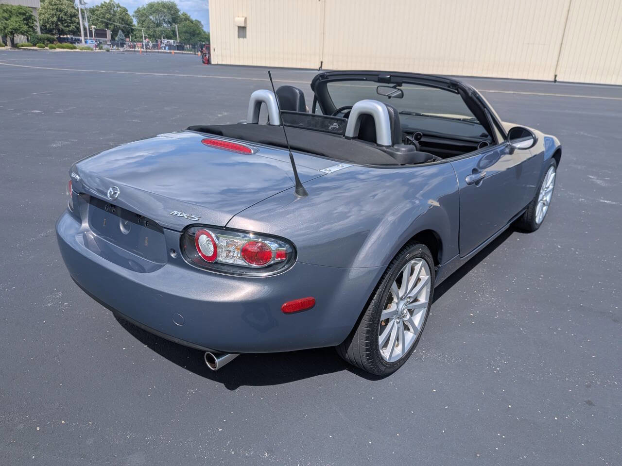 Used 2008 MAZDA MX-5 Miata Grand Touring w/ Premium Pkg RWD image 4