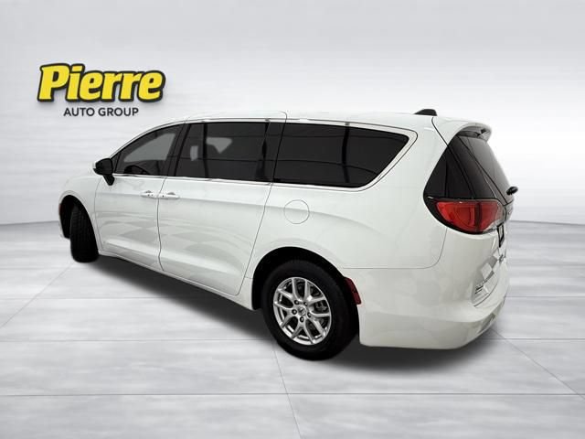 Used 2023 Chrysler Voyager LX FWD video 2