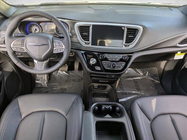 New 2026 Chrysler Pacifica Select image 14