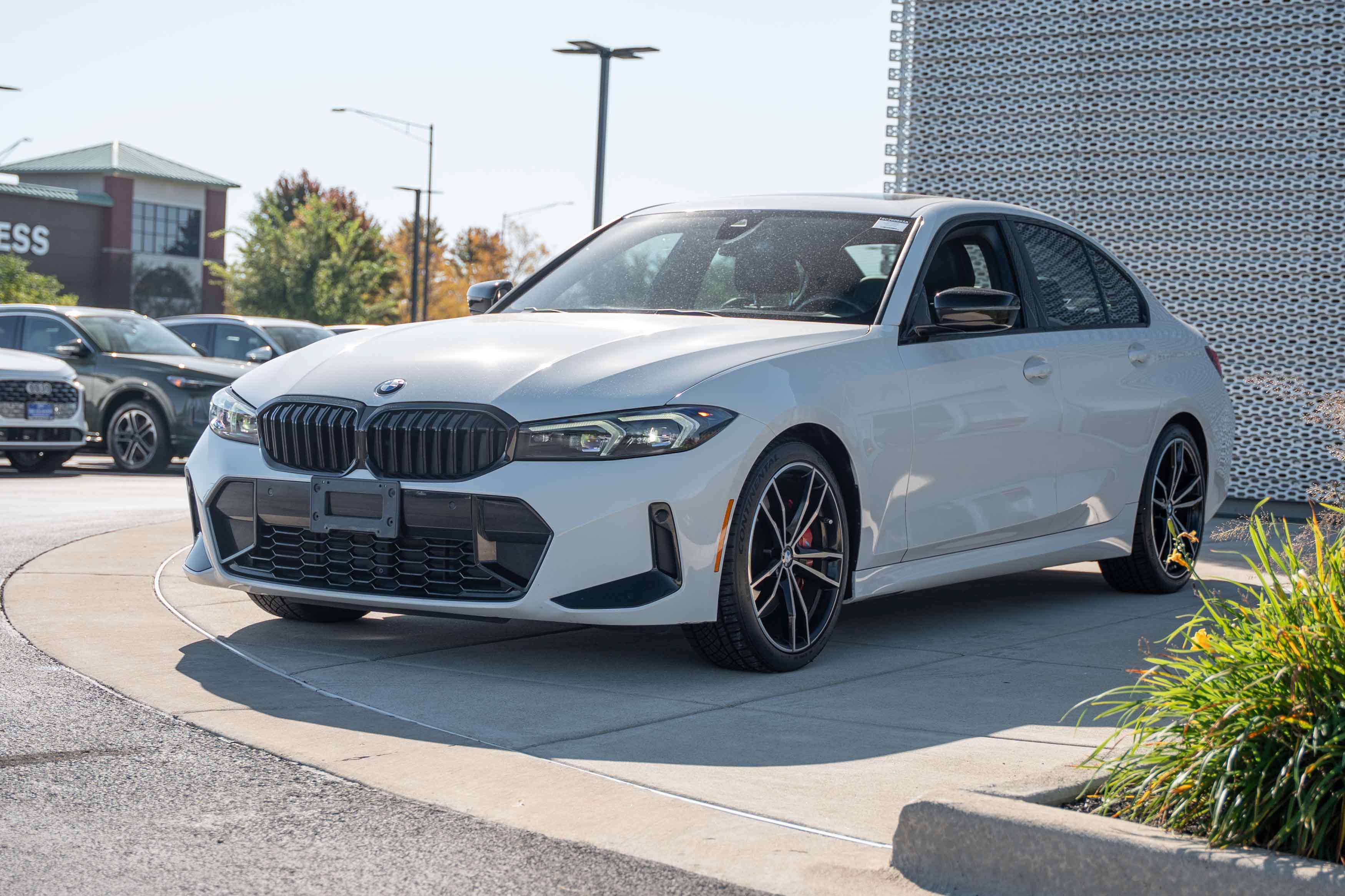 Used 2023 BMW 330i xDrive Sedan w/ M Sport Package AWD/4WD image 5
