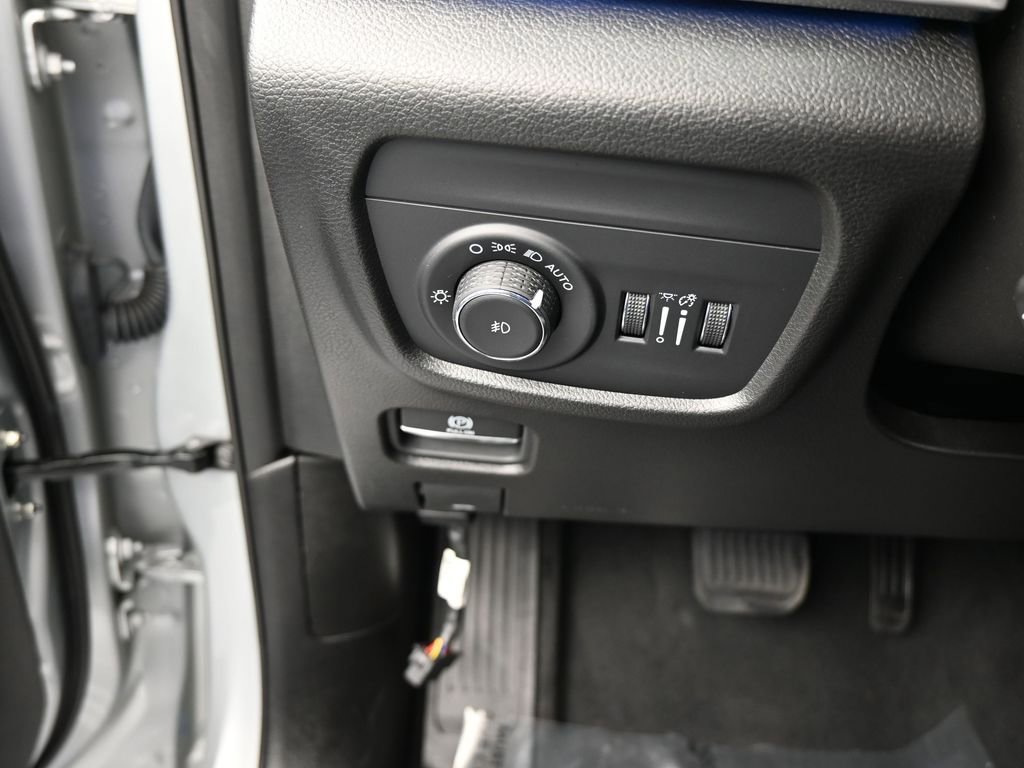 Used 2024 Jeep Grand Cherokee L Overland w/ Advanced Protech Group III image 40