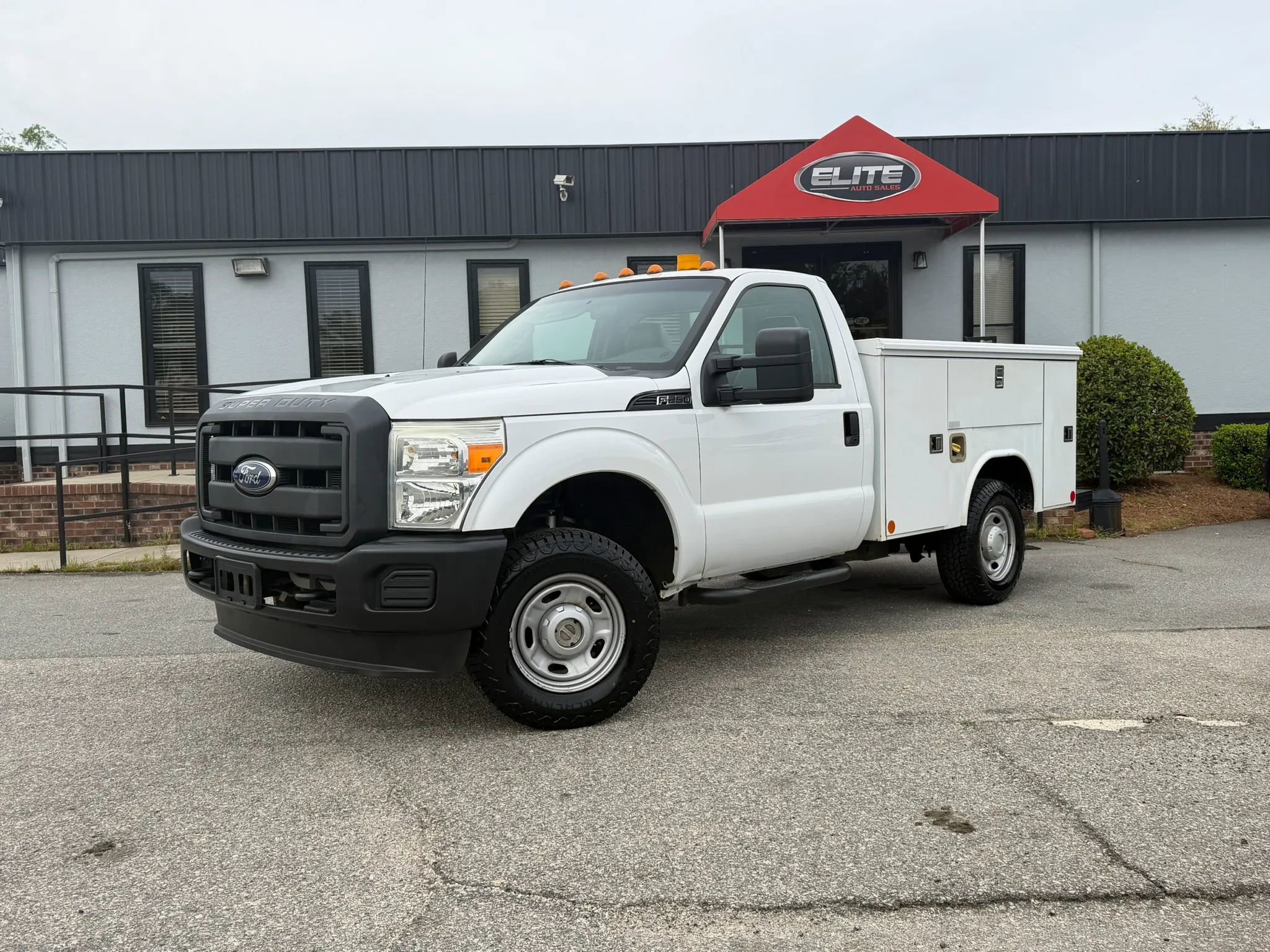 Used 2011 Ford F250 XL AWD/4WD image 3
