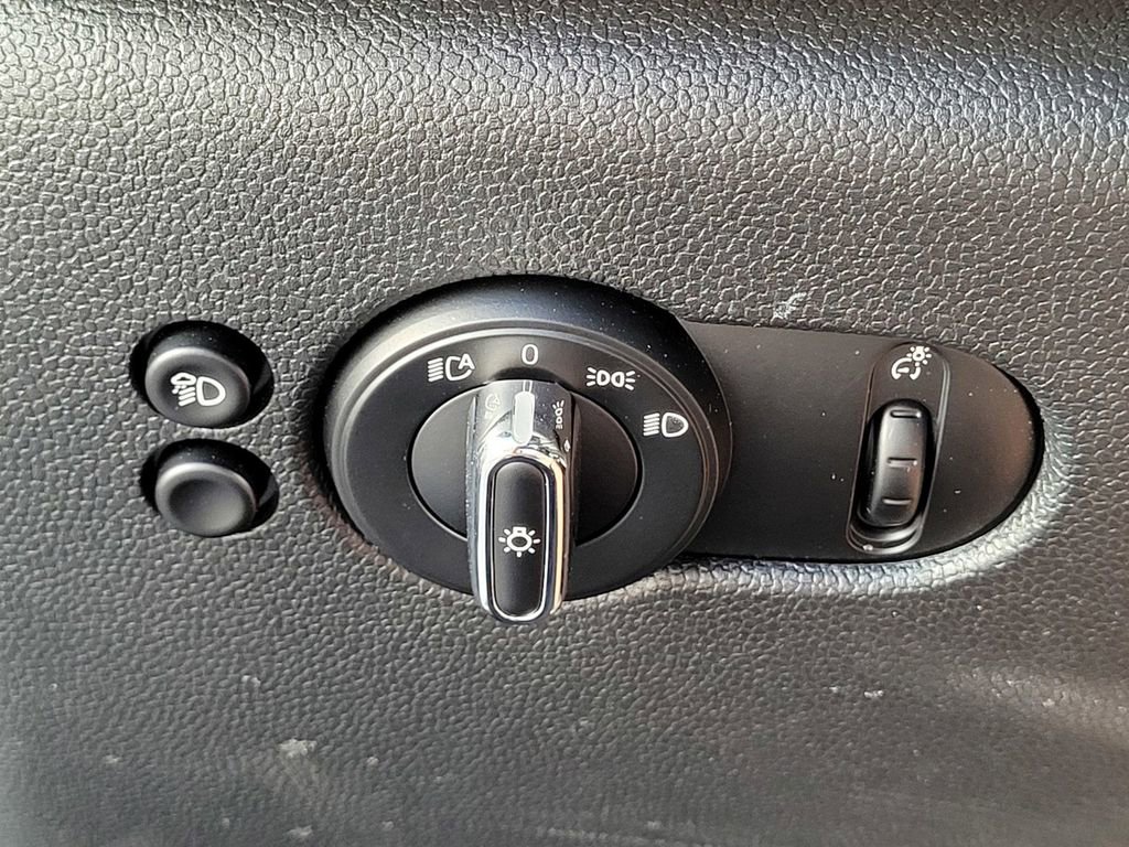 Used 2022 MINI Cooper SE image 11