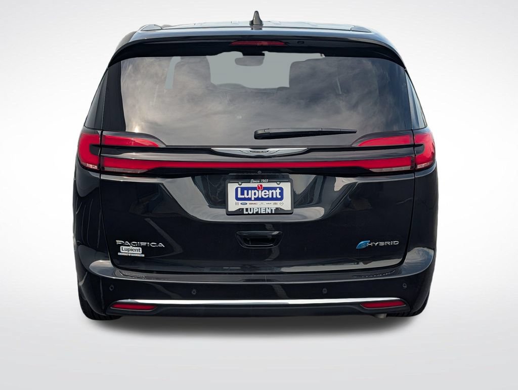 Used 2023 Chrysler Pacifica Touring-L FWD image 4