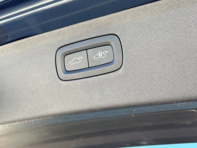 Certified 2023 Volvo XC90 B6 Plus w/ Protection Package Premier AWD/4WD image 38