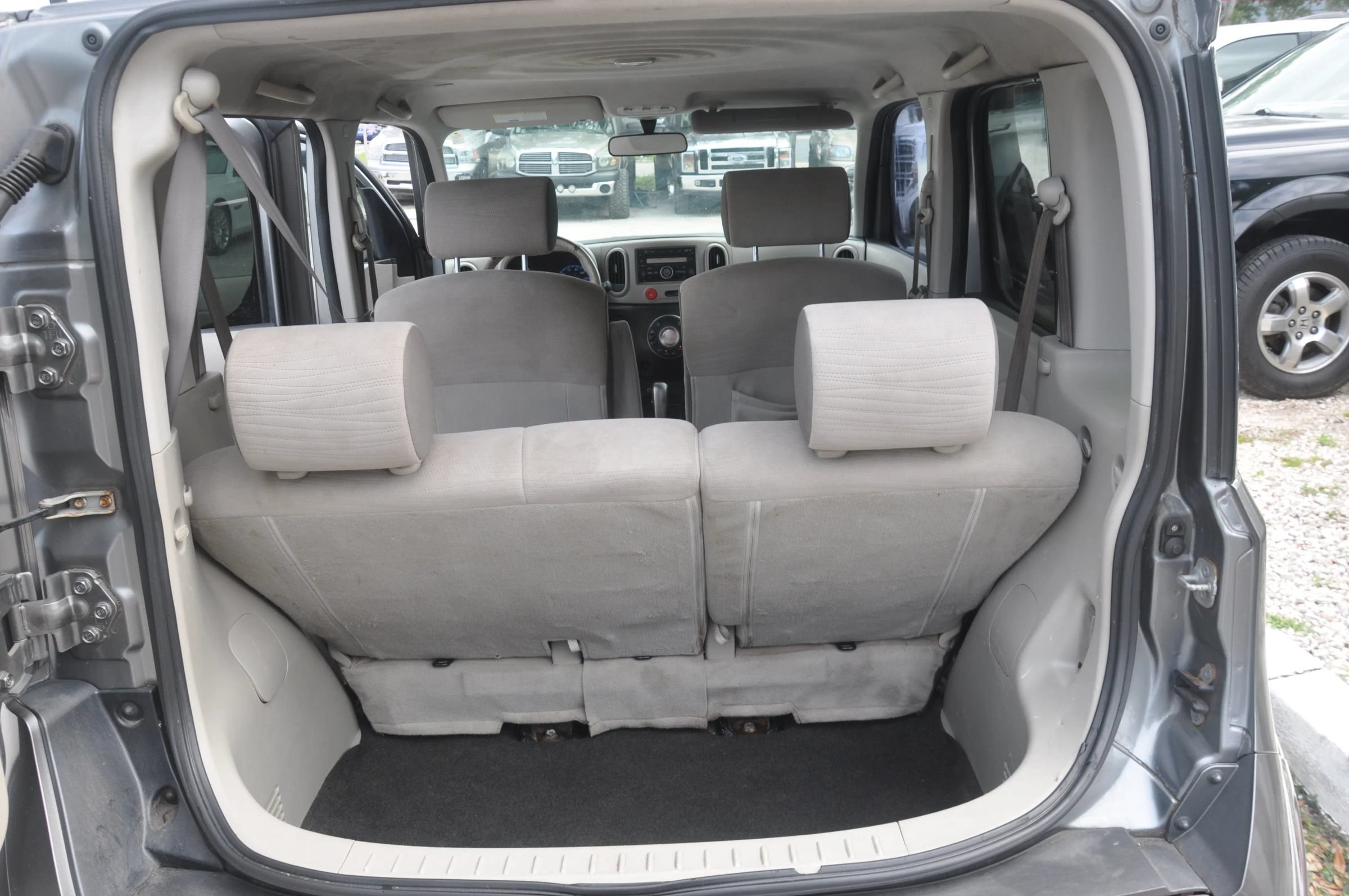 Used 2010 Nissan Cube 1.8 SL w/ Interior Designer Pkg FWD image 11