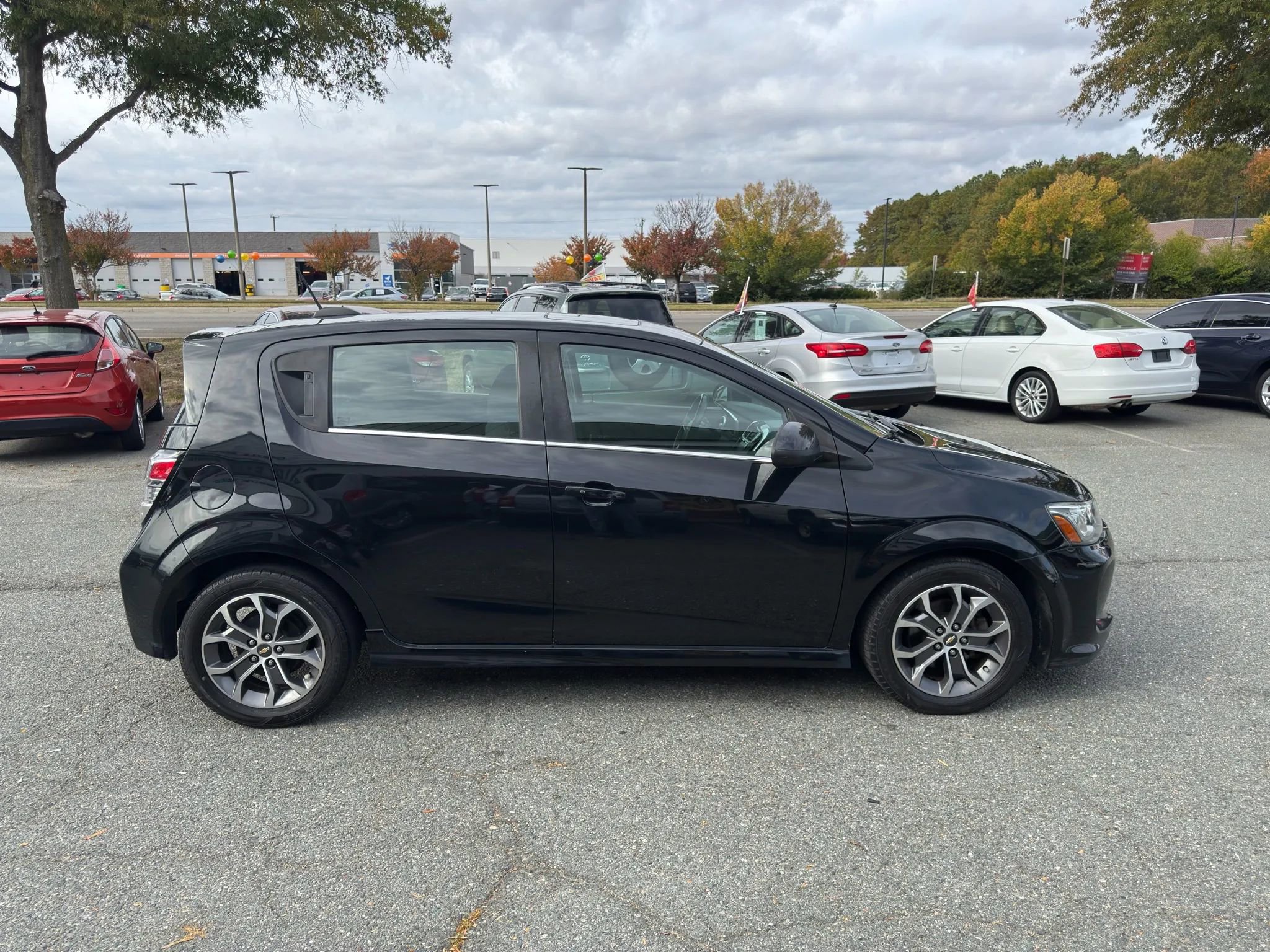 Used 2017 Chevrolet Sonic LT w/ Fun and Sun Package image 5