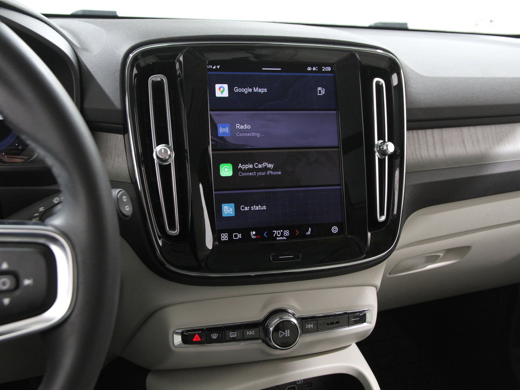 Used 2023 Volvo XC40 B5 Plus w/ Driver Assist Package image 9