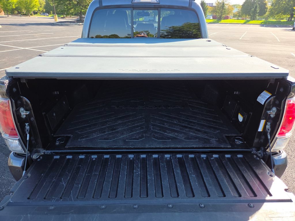 Used 2016 Toyota Tacoma Limited w/ Towing Package AWD/4WD image 31