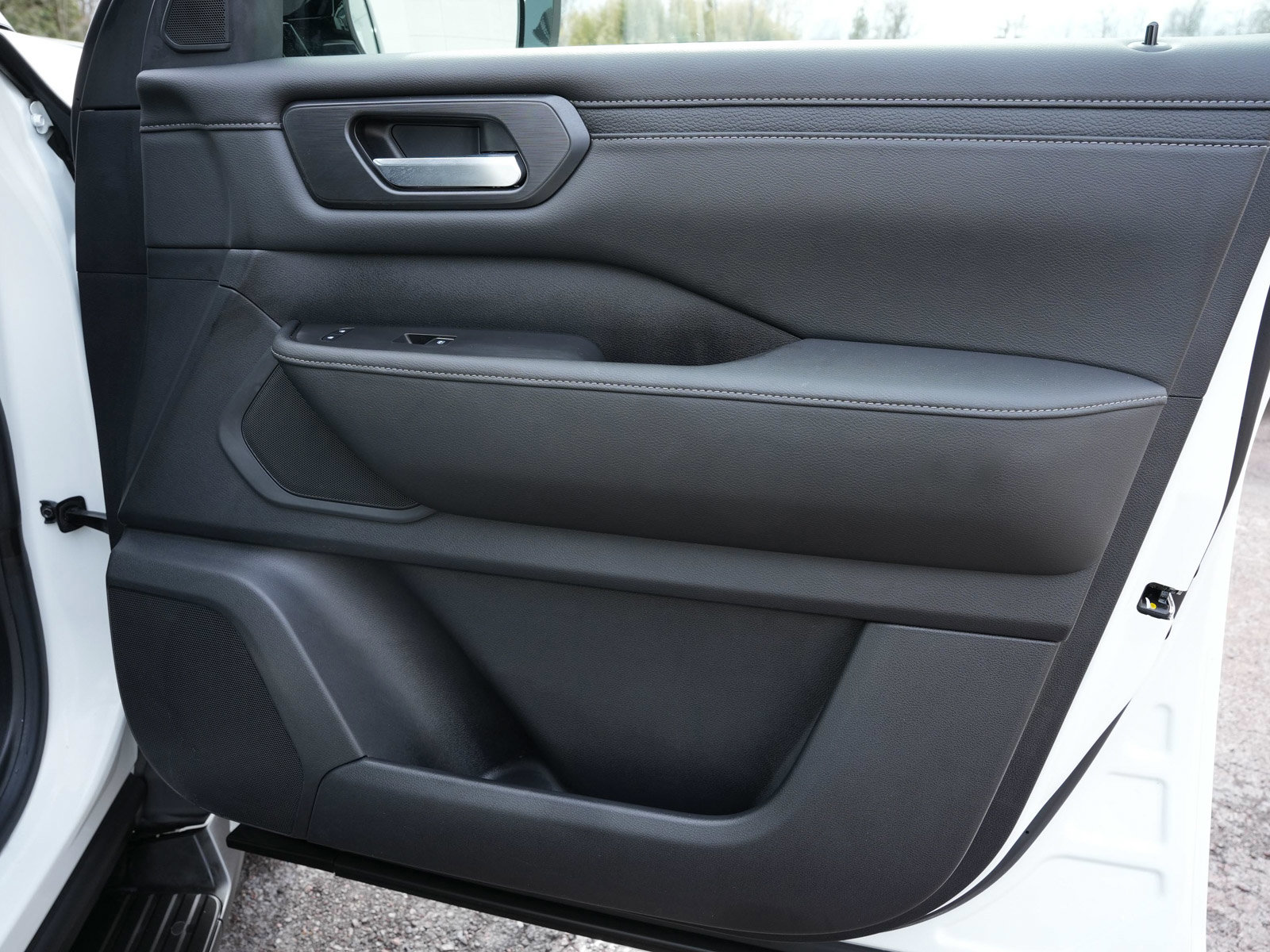 Used 2025 Nissan Armada SV image 14