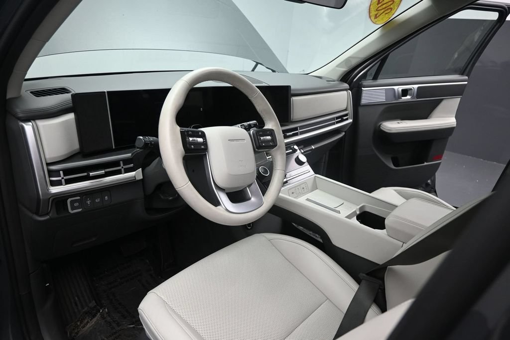 Used 2025 Hyundai Santa Fe SEL FWD image 16