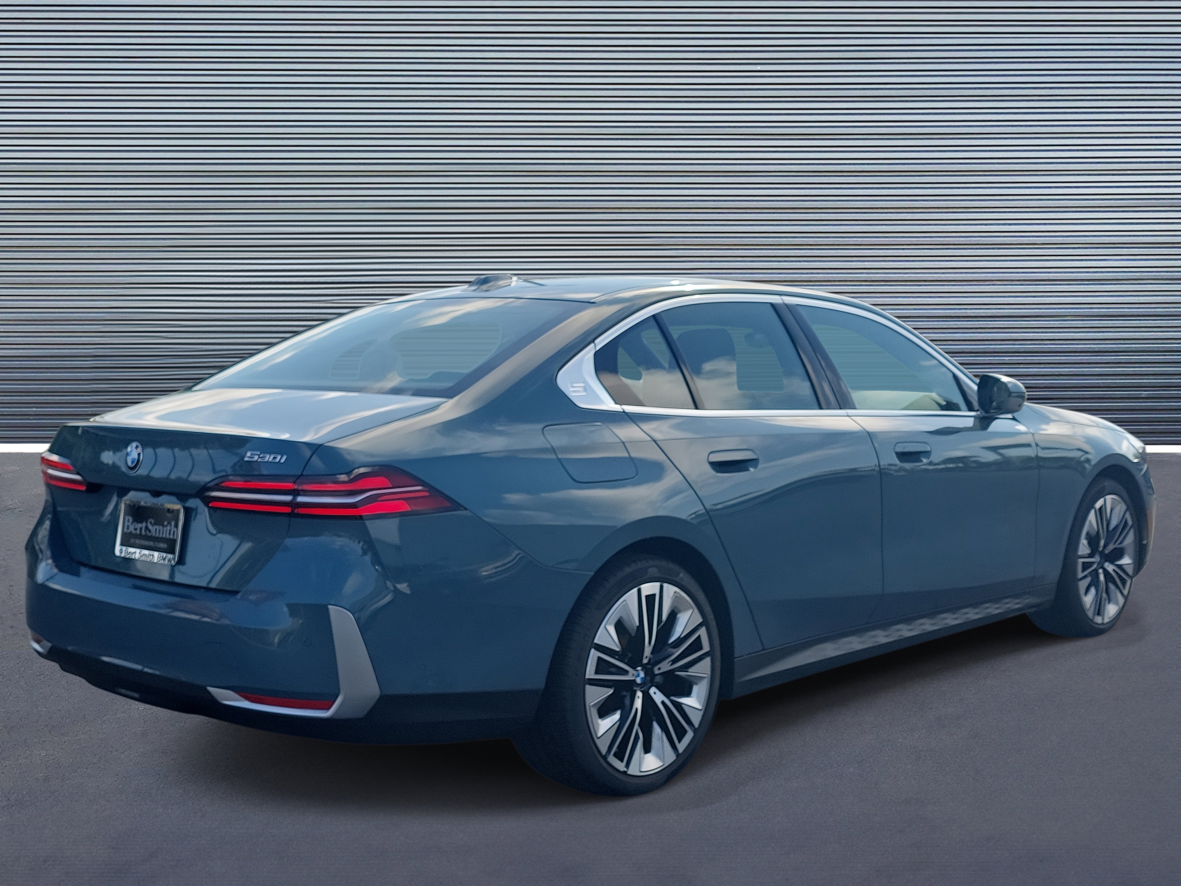 Used 2026 BMW 530i image 3