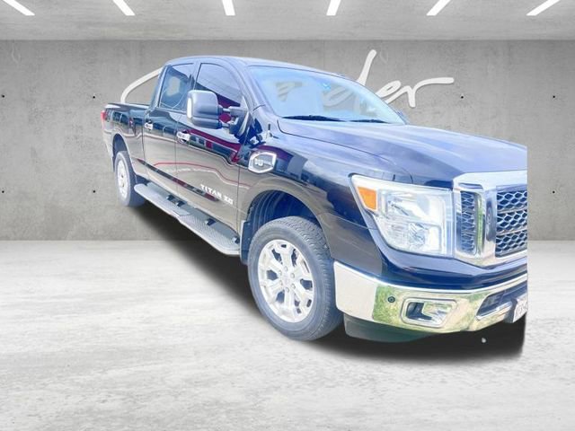 Used 2017 Nissan Titan SV RWD image 3