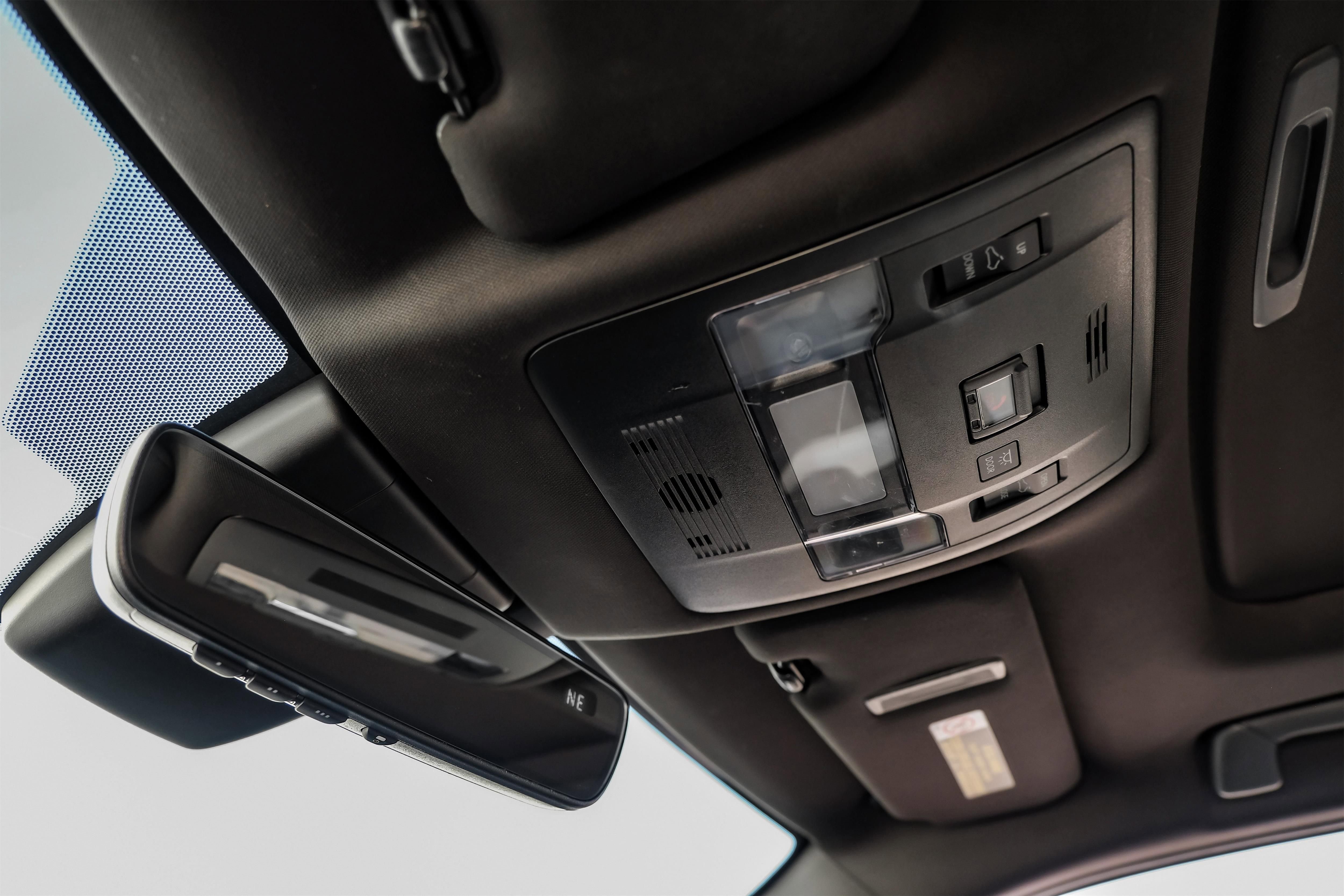 Used 2021 Lexus UX 250h w/ Premium Package image 32