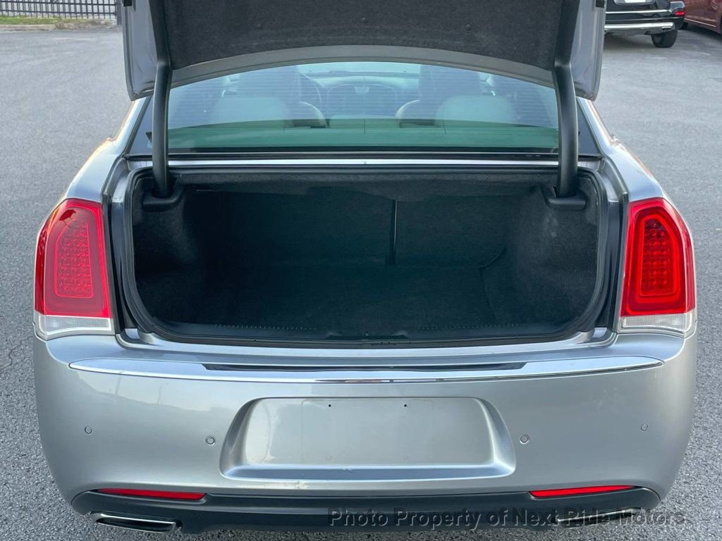 Used 2016 Chrysler 300 Limited image 19