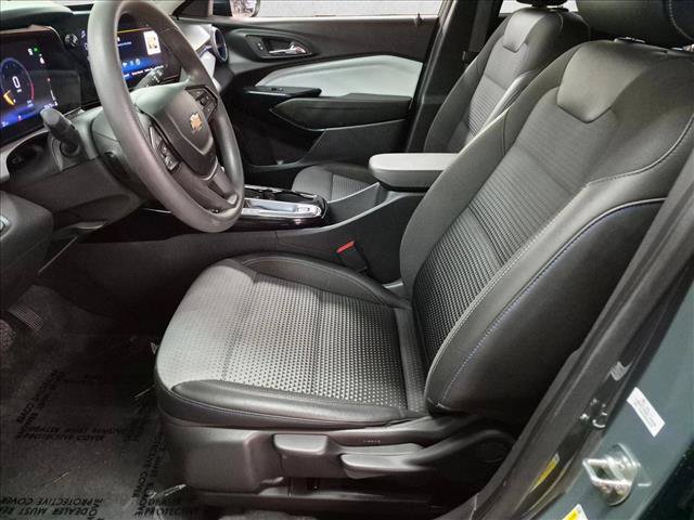 Used 2025 Chevrolet Trax LT FWD image 21