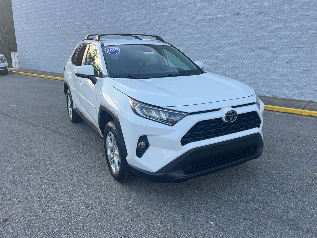 Used 2021 Toyota RAV4 XLE AWD/4WD image 4