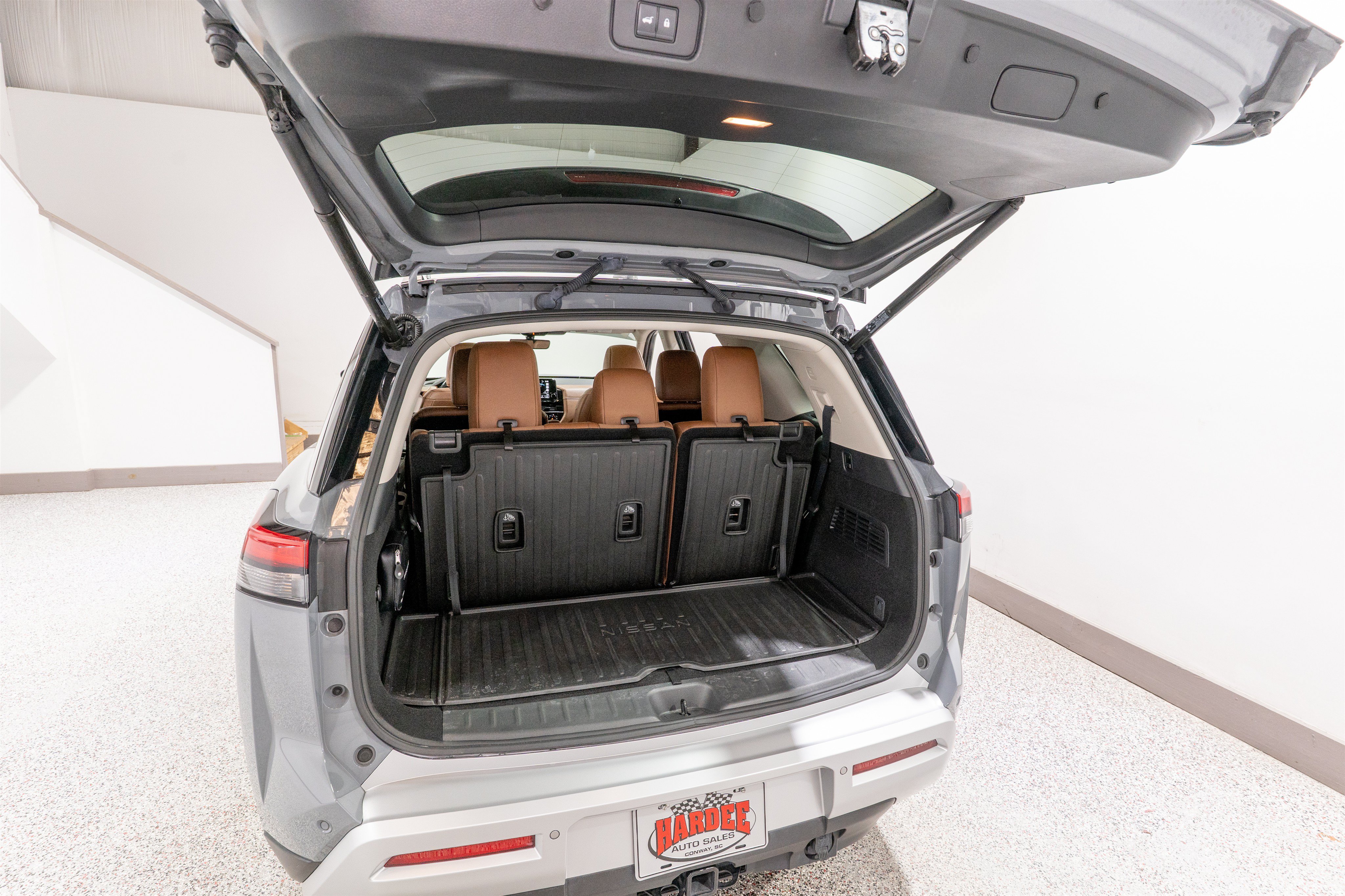 Used 2023 Nissan Pathfinder Platinum FWD image 34