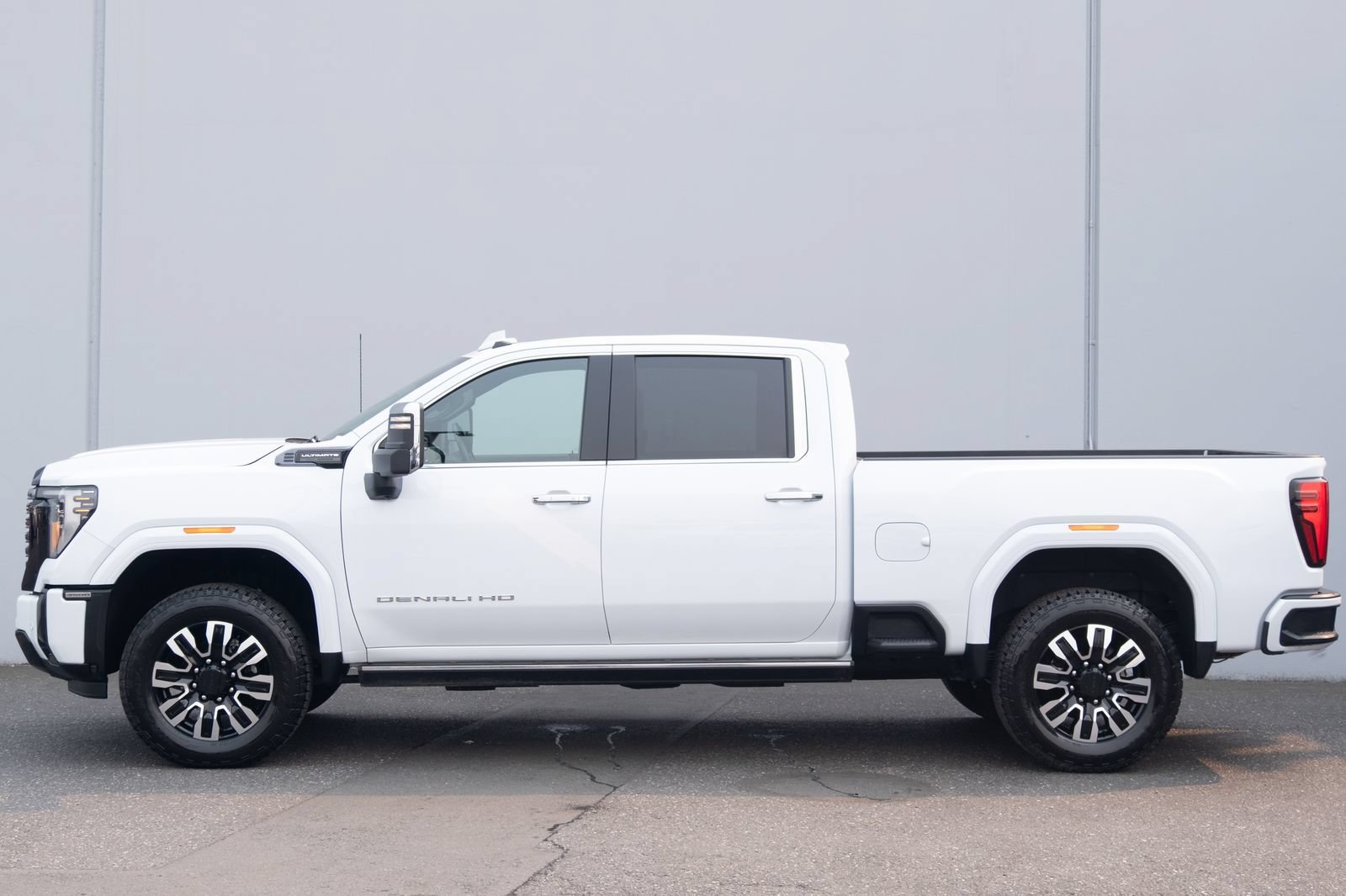 Used 2026 GMC Sierra 3500 Denali Ultimate AWD/4WD image 33