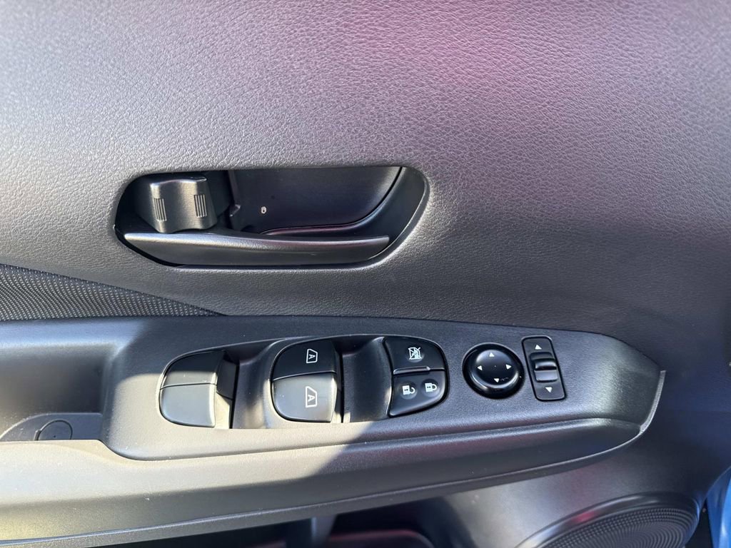 Certified 2025 Nissan Kicks Play S image 18